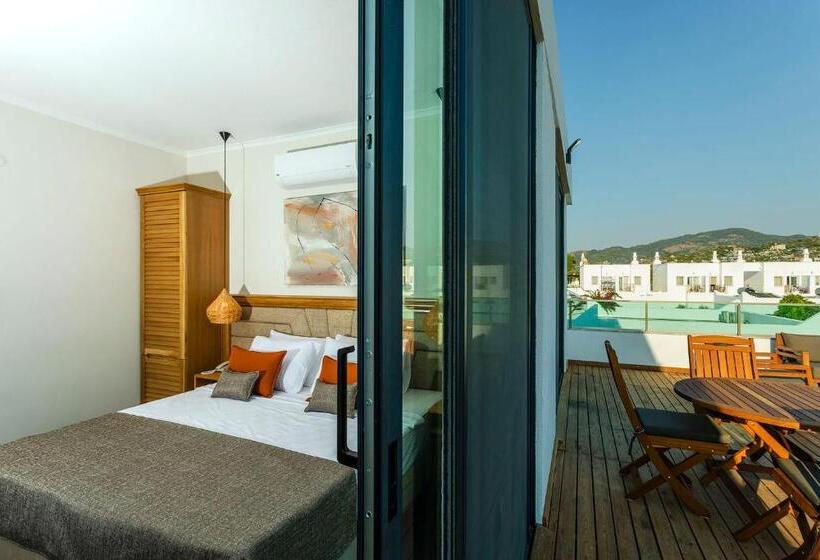 סוויטה אקזקיוטיב, Yalıpark Beach