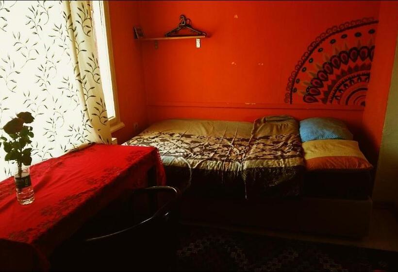 اتاق استاندارد با سرویس بهداشتی مشترک, Shantihome