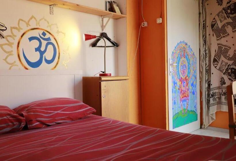 اتاق لوکس با بالکن, Shantihome