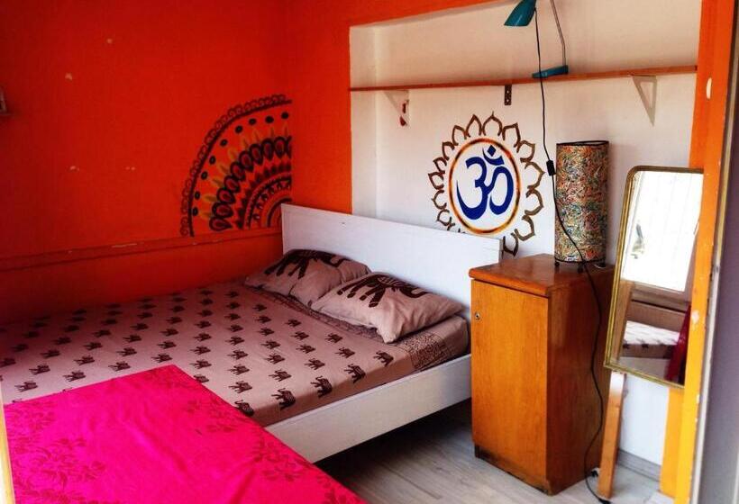 اتاق لوکس با بالکن, Shantihome