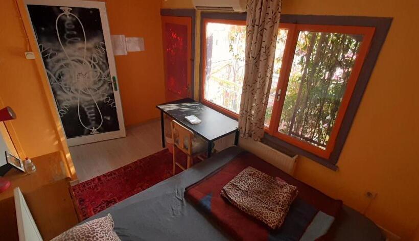 اتاق لوکس با بالکن, Shantihome