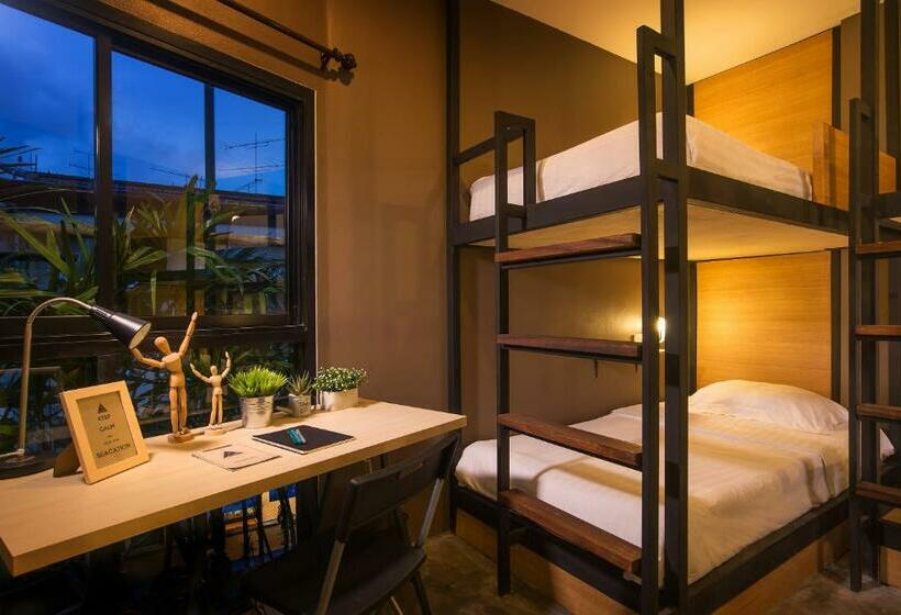 غرفة قياسية رباعية, Srisuksant Square