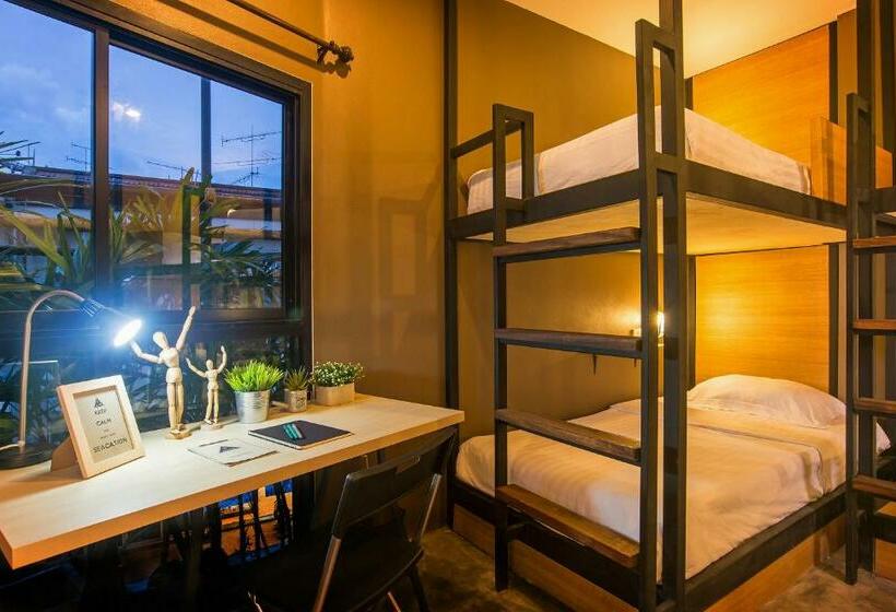 غرفة قياسية رباعية, Srisuksant Square