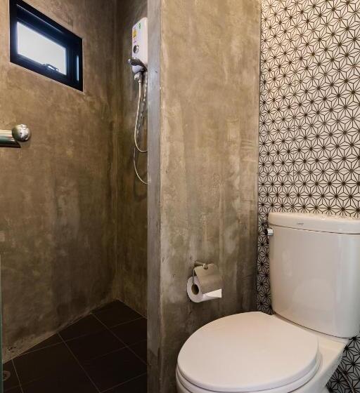 غرفة قياسية, Srisuksant Square