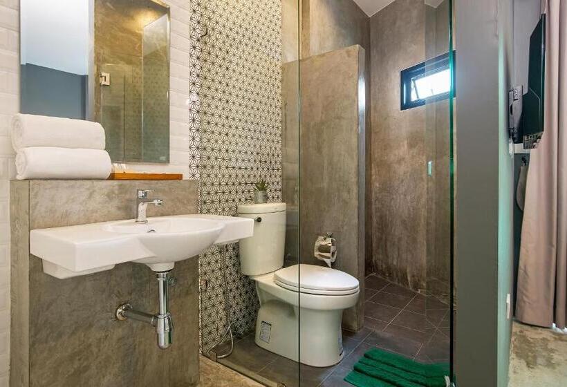 غرفة قياسية, Srisuksant Square