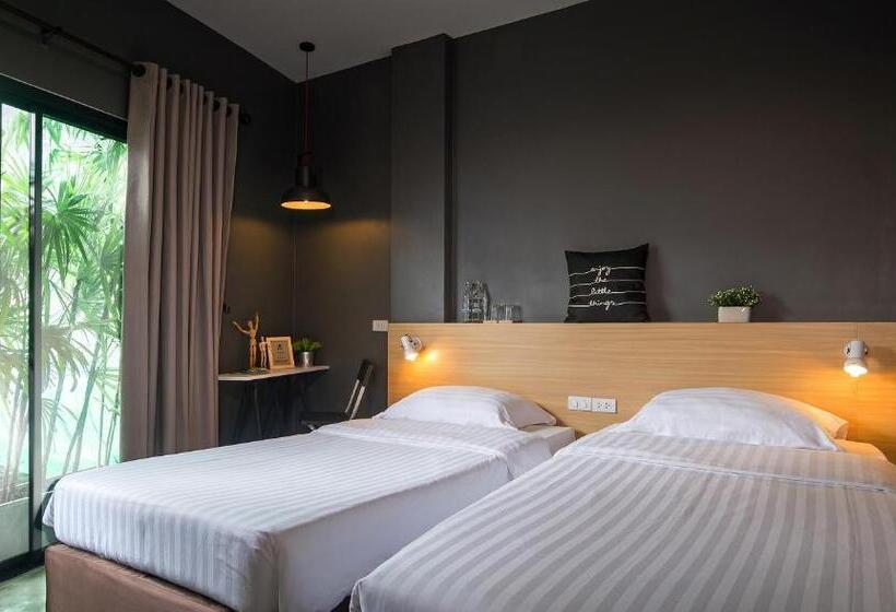 غرفة قياسية, Srisuksant Square