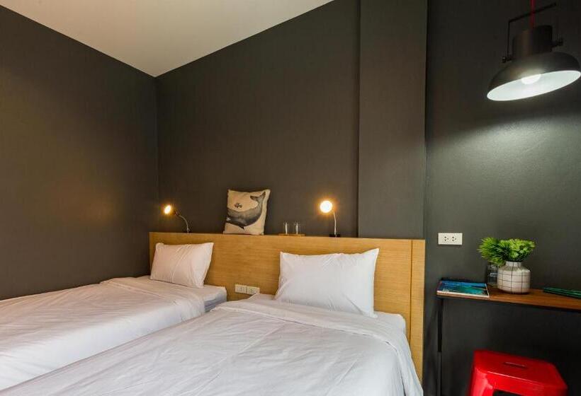 غرفة قياسية, Srisuksant Square