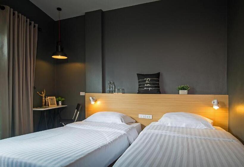 غرفة قياسية, Srisuksant Square