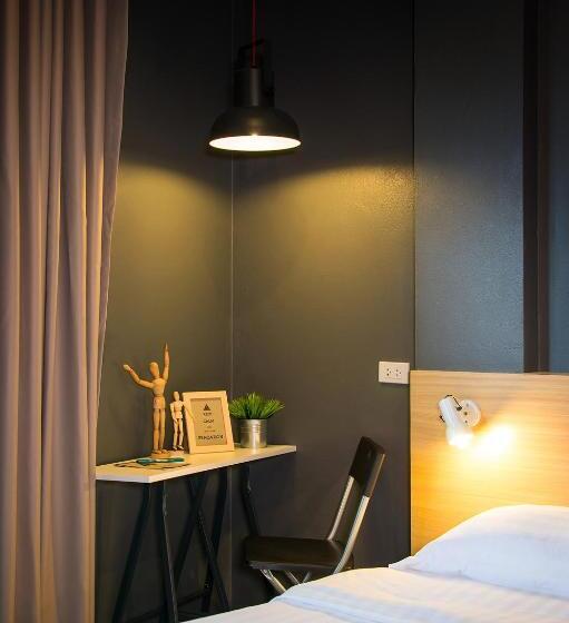 غرفة قياسية, Srisuksant Square