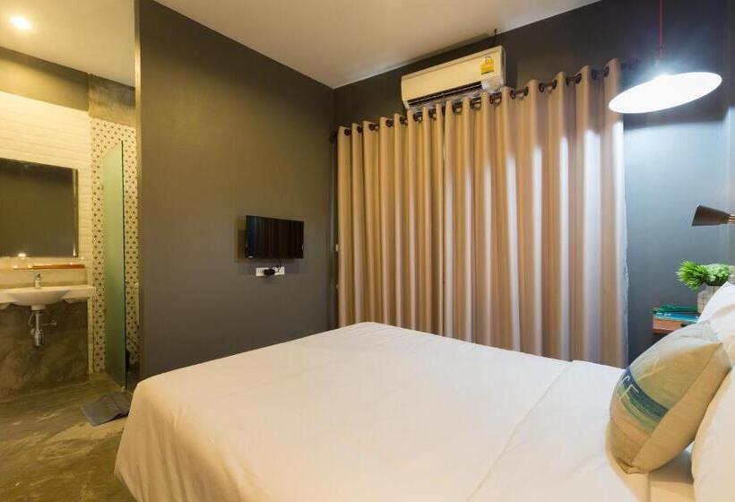 غرفة قياسية, Srisuksant Square