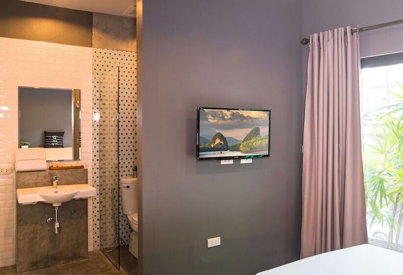 غرفة قياسية, Srisuksant Square