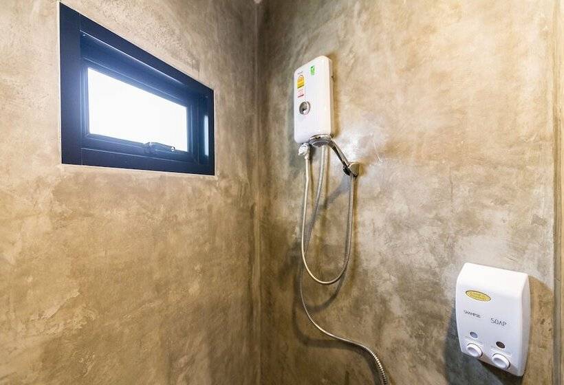 غرفة قياسية, Srisuksant Square