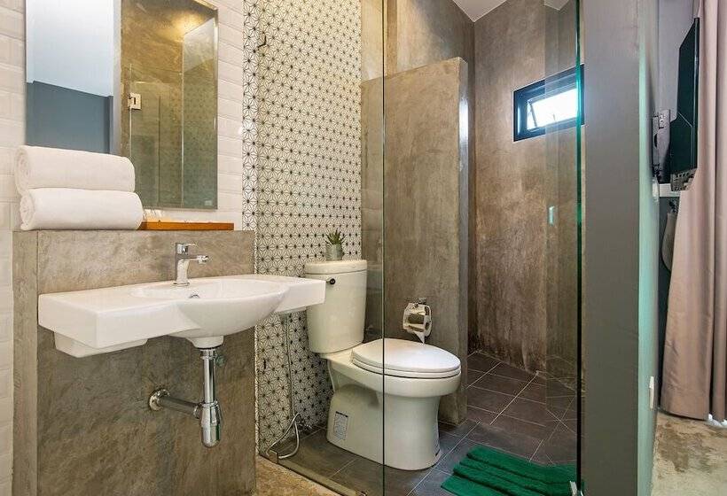 غرفة قياسية رباعية, Srisuksant Square