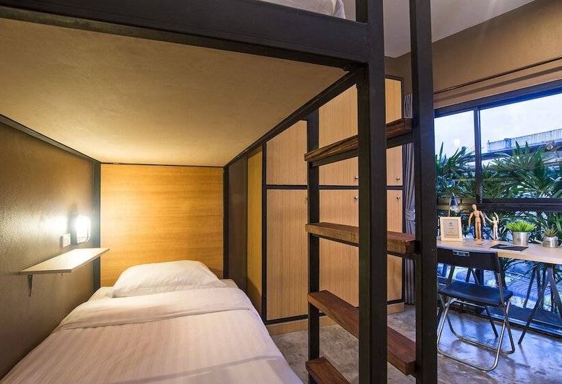 سرير فى غرفة مشتركه, Srisuksant Square