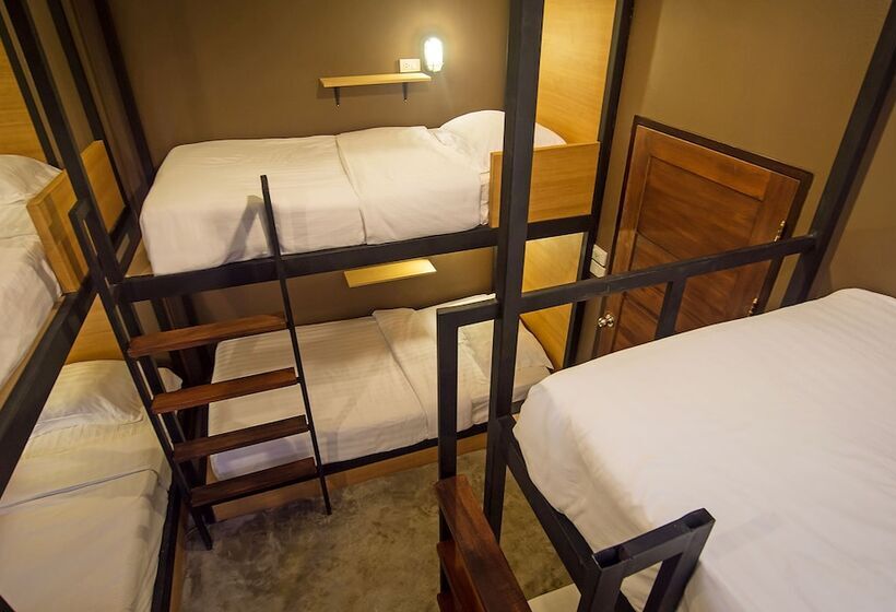 سرير فى غرفة مشتركه, Srisuksant Square