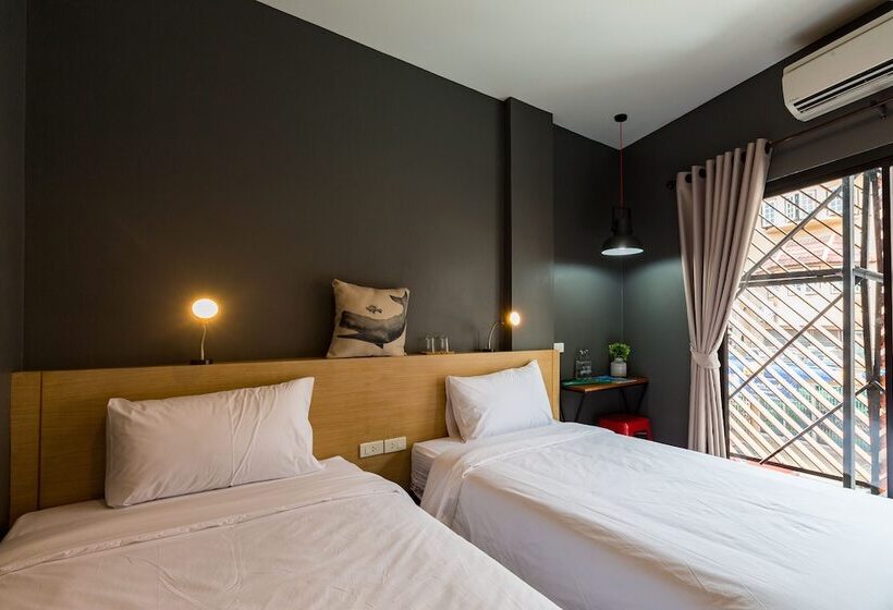 غرفة قياسية, Srisuksant Square