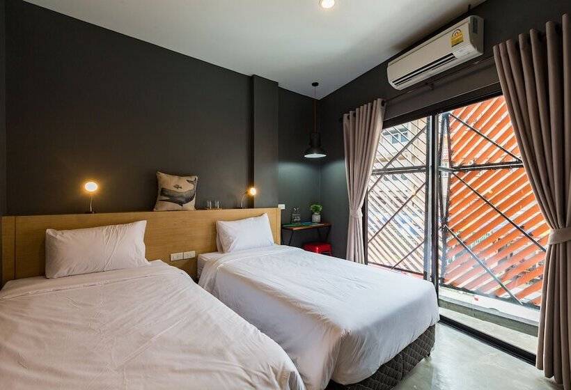 غرفة قياسية, Srisuksant Square