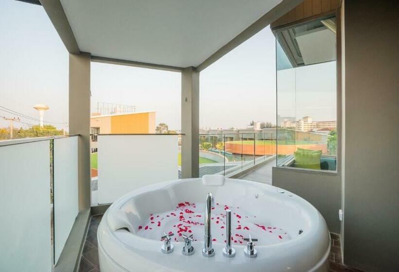 Deluxe Szoba Pezsgőfürdővel, Avani+ Hua Hin Resort