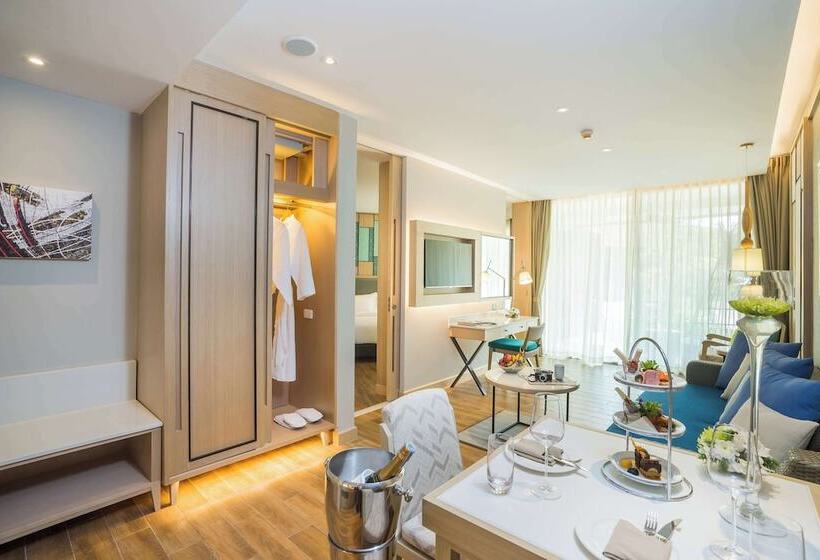 Люкс, Avani+ Hua Hin Resort