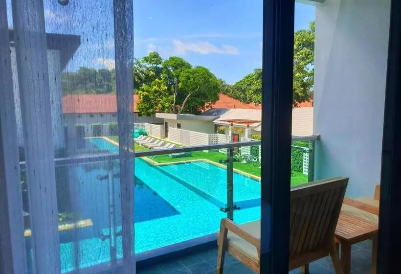 プールの見えるデラックスルーム, Chaolao Cabana Resort
