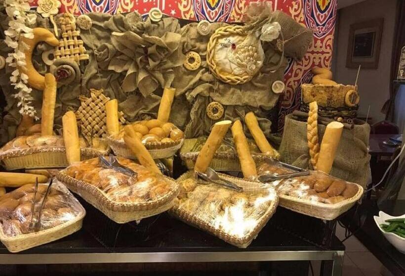 Habitació Triple Clàssica, Barakat Burhan