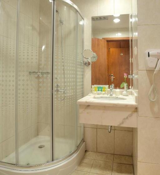 Habitació Estàndard, Barakat Burhan