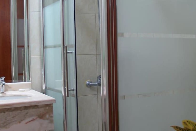 Habitació Estàndard, Barakat Burhan