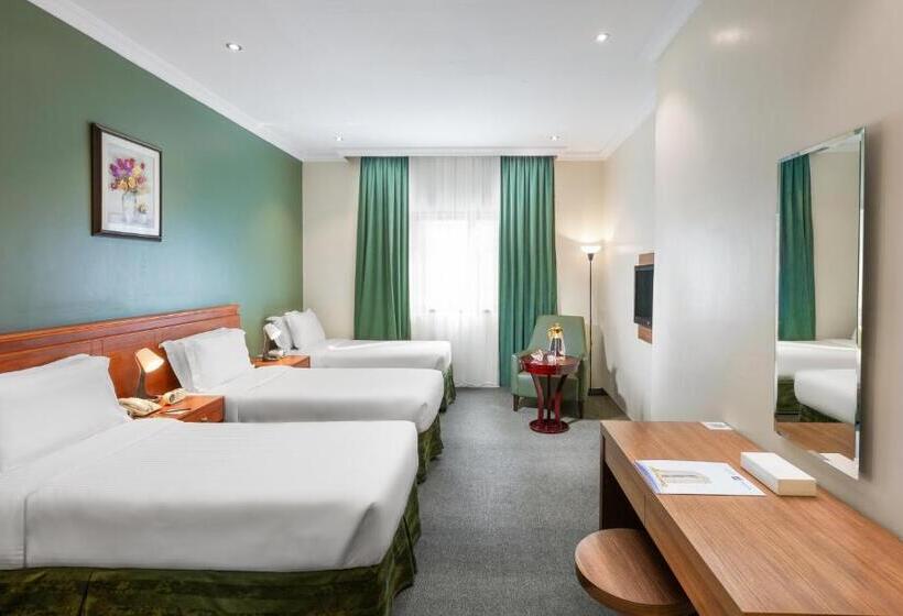 Habitació Triple Clàssica, Barakat Burhan