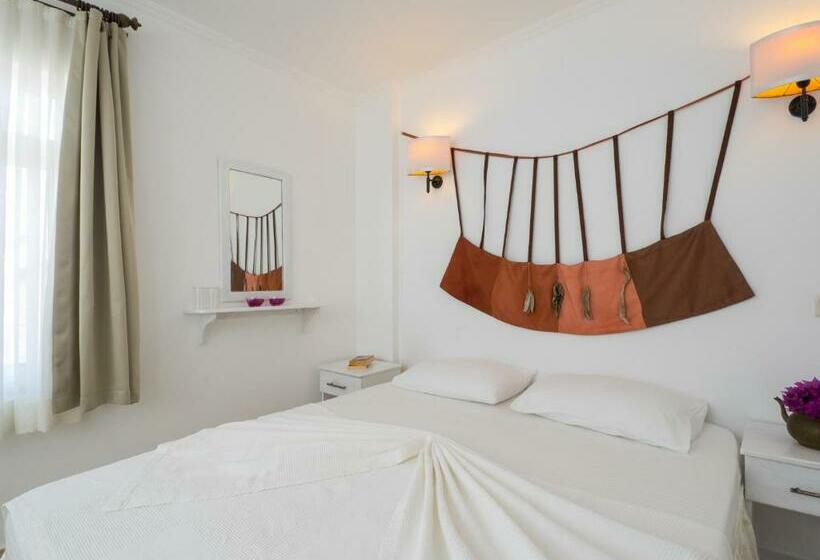 غرفة قياسية مطلّة علي الحديقة, Hideaway