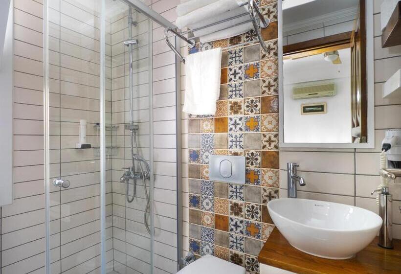 标准单人间, Hideaway