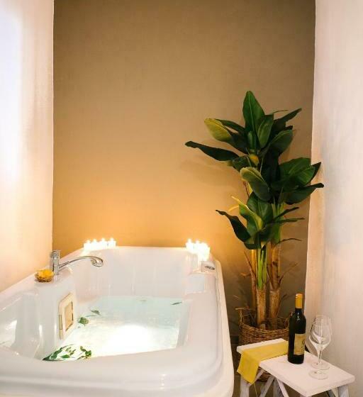 חדק דלוקס עם ג'קוזי, Karia Bel   Adult Only +12