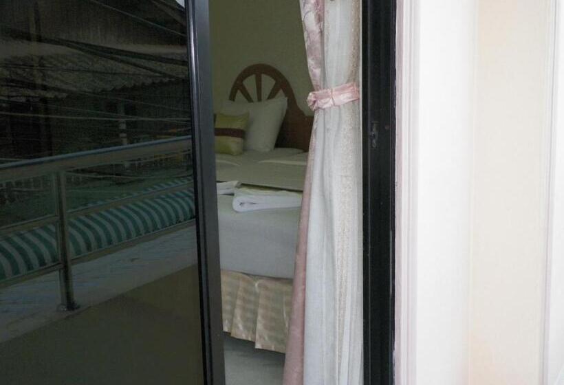 스탠다드 트리플 룸, Natacha