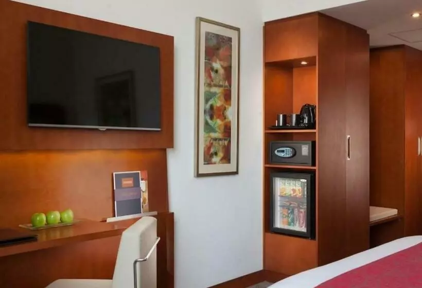 اتاق سوپریور با چشم‌انداز استخر, Steigenberger Hotel El Tahrir Cairo