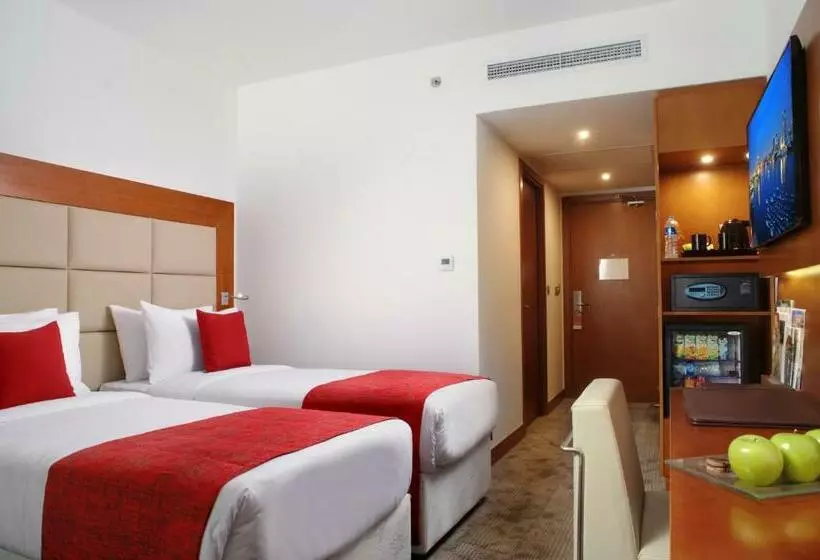 اتاق سوپریور با چشم‌انداز استخر, Steigenberger Hotel El Tahrir Cairo