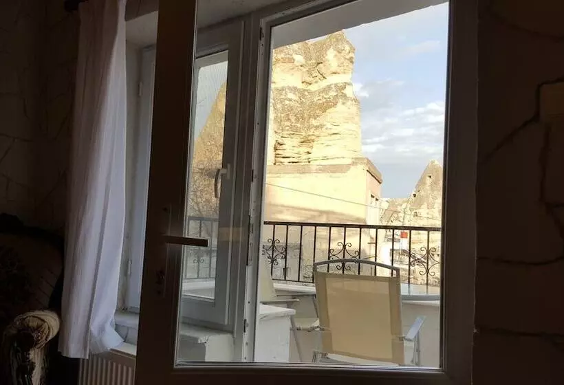 اتاق استاندارد سه تخته با بالکن, Whisper Cave House