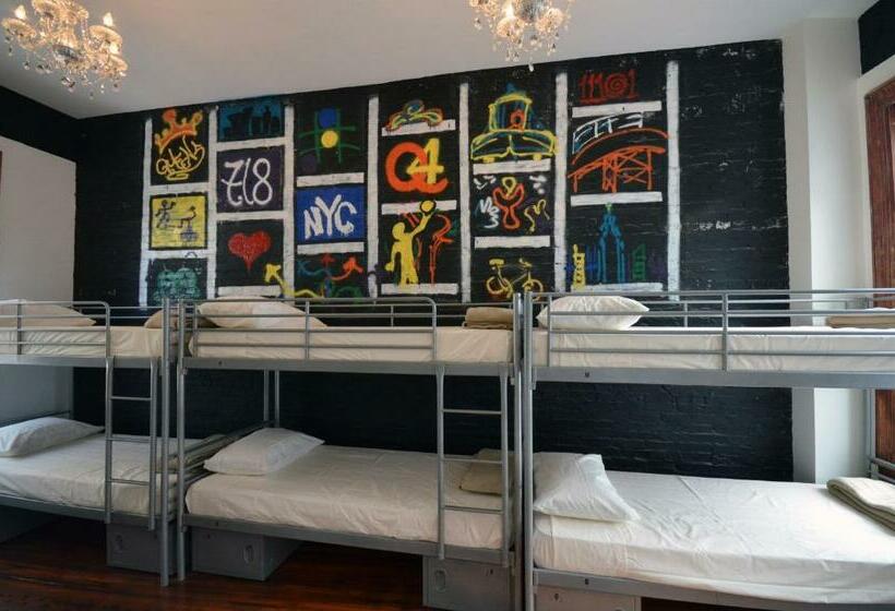 מיטה בחדר משותף, Q4 Hotel & Hostel