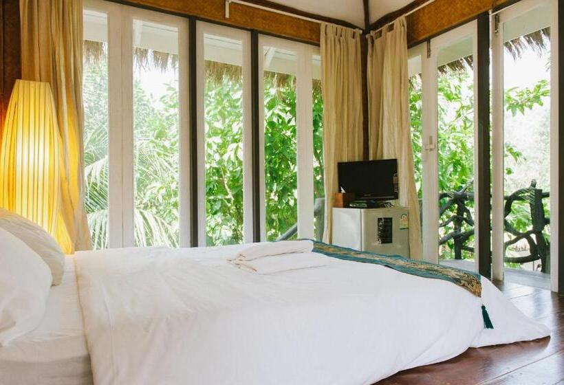 Quarto Estandar, Baan Pong Tara