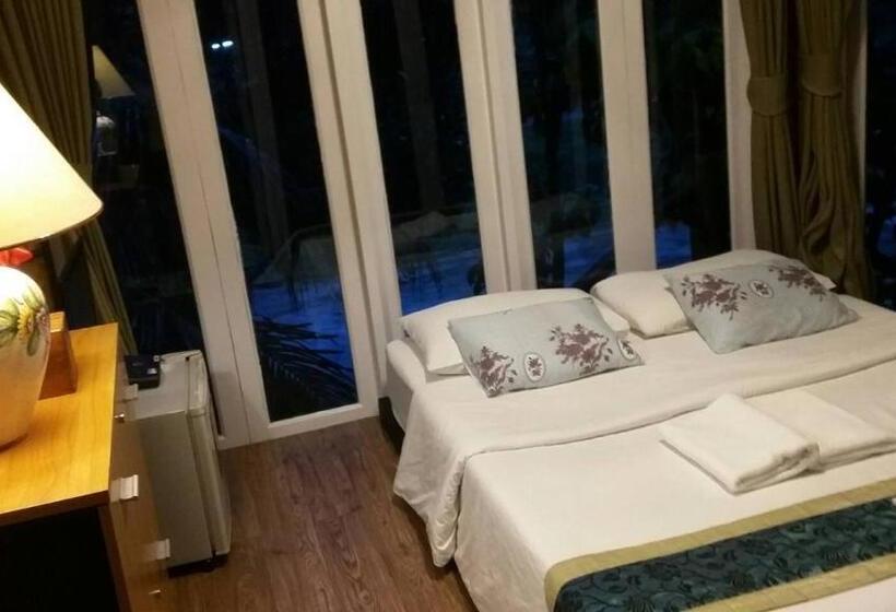 Quarto Estandar, Baan Pong Tara