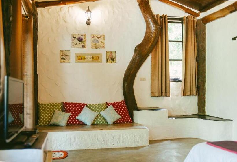 Quarto Deluxe, Baan Pong Tara