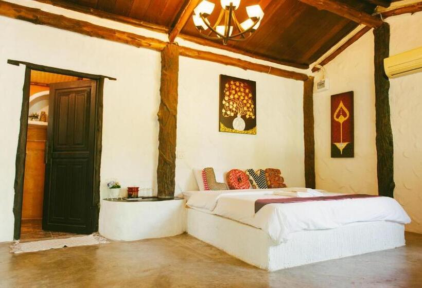 Quarto Deluxe, Baan Pong Tara