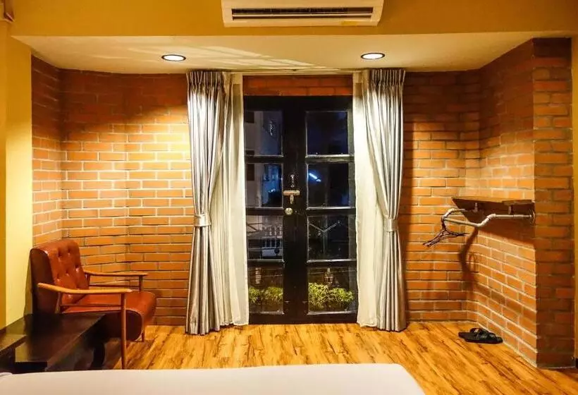 اتاق لوکس, The 8 Factory Hotel Phitsanulok