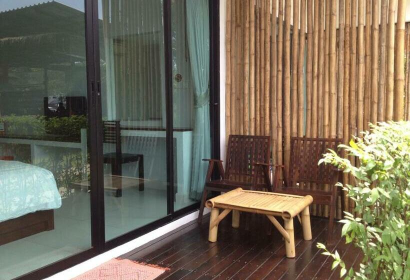 풀장 전망 디럭스 룸, The Nidhra Boutique Resort