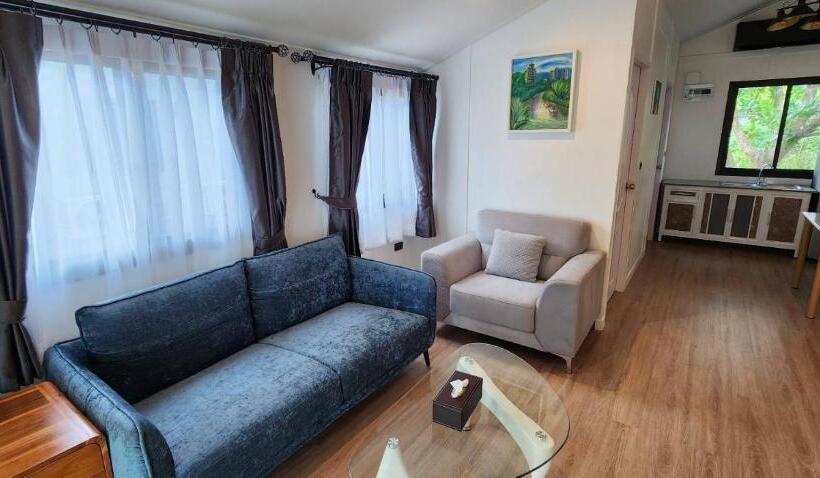 디럭스 4인 룸, The Nidhra Boutique Resort