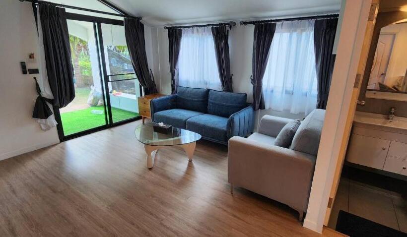 디럭스 4인 룸, The Nidhra Boutique Resort