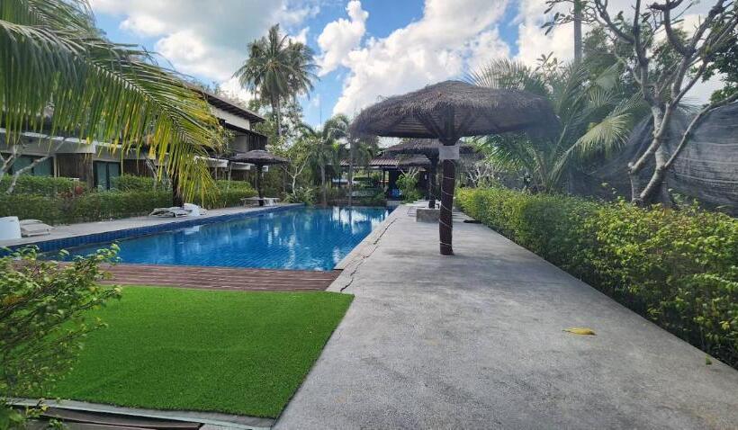 חדר דלוקס לארבעה, The Nidhra Boutique Resort