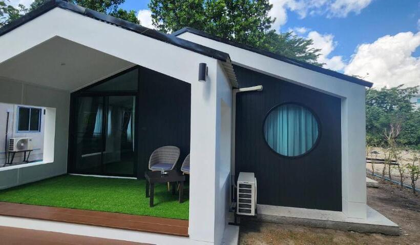 디럭스 4인 룸, The Nidhra Boutique Resort