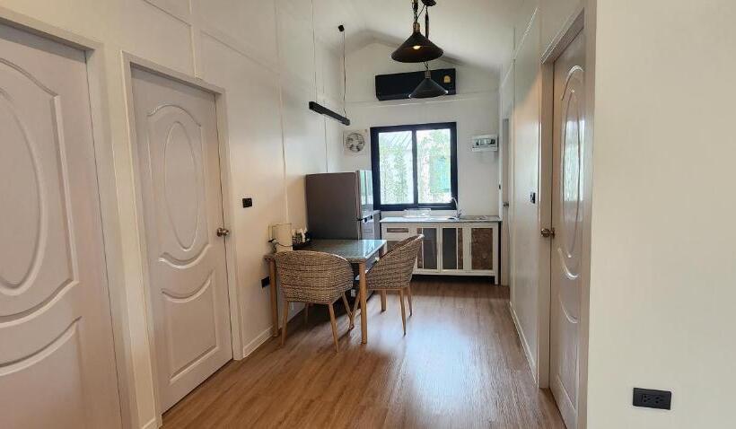 디럭스 4인 룸, The Nidhra Boutique Resort