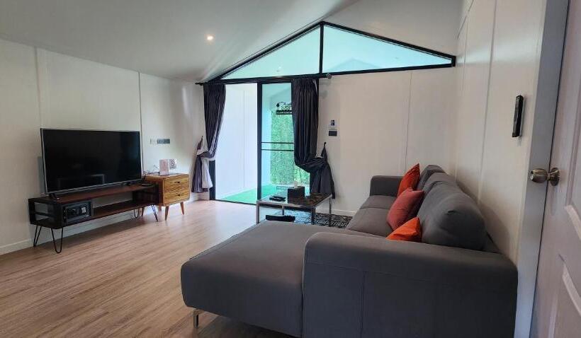 디럭스 4인 룸, The Nidhra Boutique Resort