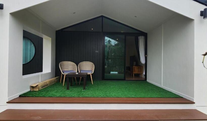 디럭스 4인 룸, The Nidhra Boutique Resort