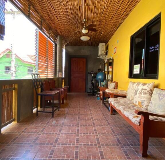 Pokój Czteroosobowy Standard, At Home Hostel, Pak Chong